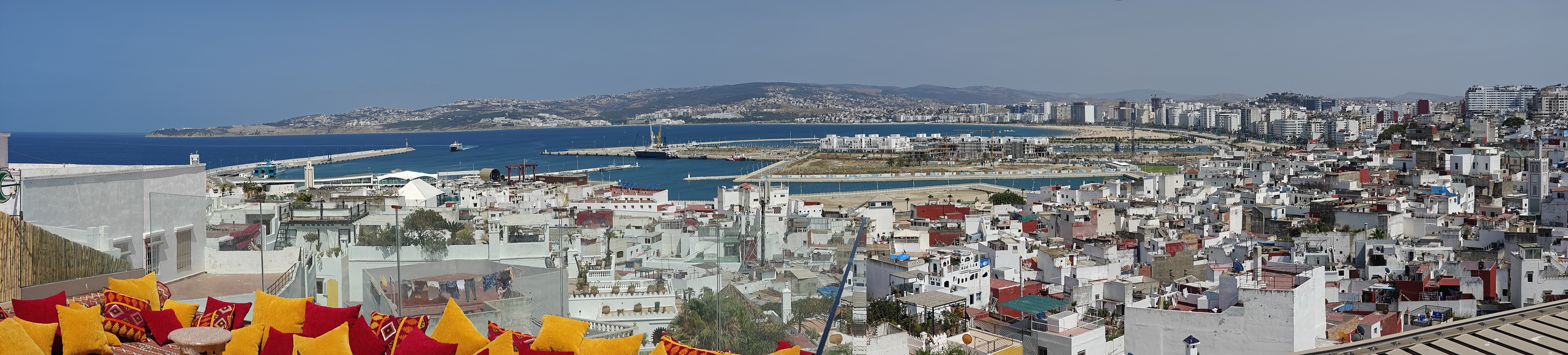 Vue panoramique de Tanger depuis la terrasse de l'hôtel